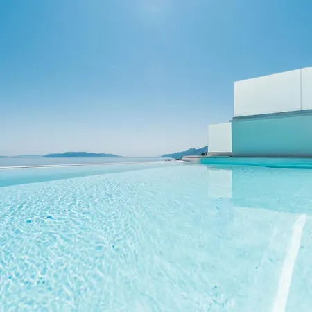 The Boat With Rooftop Pool Villa *