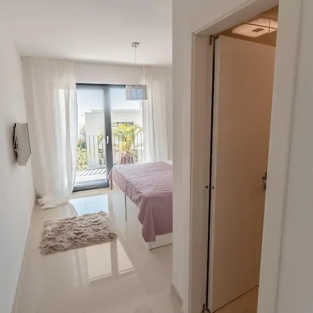 Villa The Boat With Rooftop Pool