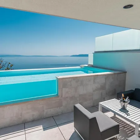 The Boat With Rooftop Pool *