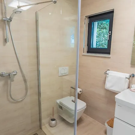 Villa The Boat With Rooftop Pool