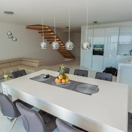 Villa The Boat With Rooftop Pool