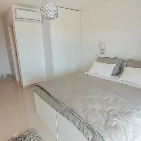 Villa The Boat With Rooftop Pool Matulji