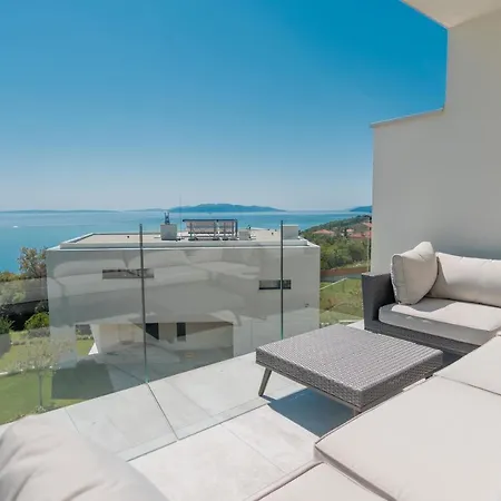 Villa The Boat With Rooftop Pool Matulji