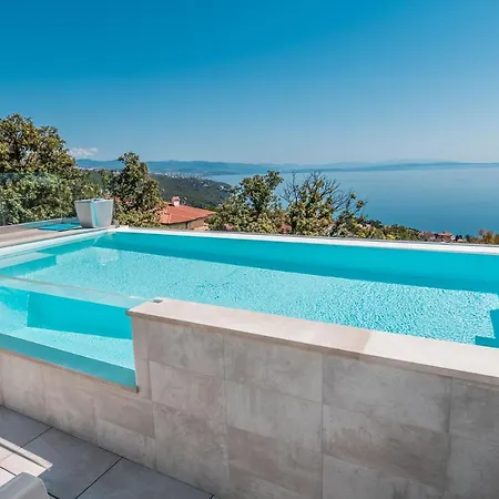 Villa The Boat With Rooftop Pool Matulji