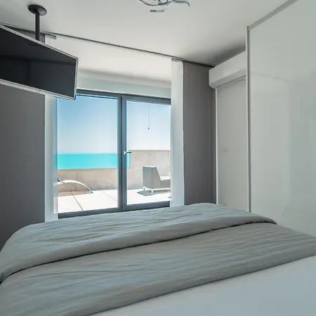 Villa The Boat With Rooftop Pool *