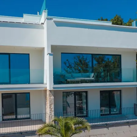 The Boat With Rooftop Pool