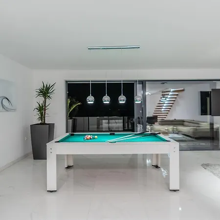 Villa The Boat With Rooftop Pool Matulji