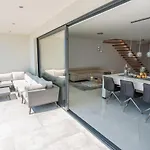 Vila The Boat With Rooftop Pool *