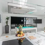 The Boat With Rooftop Pool Vila *