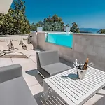 Vila The Boat With Rooftop Pool *