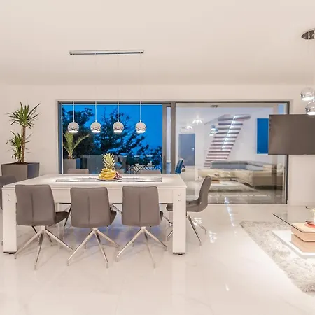 The Boat With Rooftop Pool