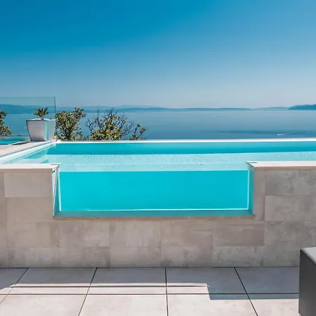 The Boat With Rooftop Pool *