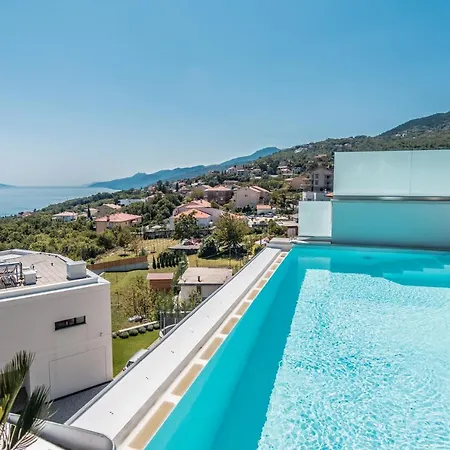 The Boat With Rooftop Pool