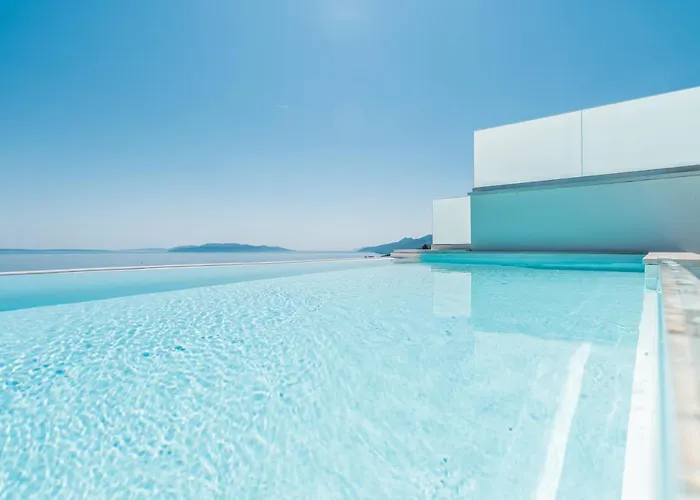 The Boat With Rooftop Pool Villa *