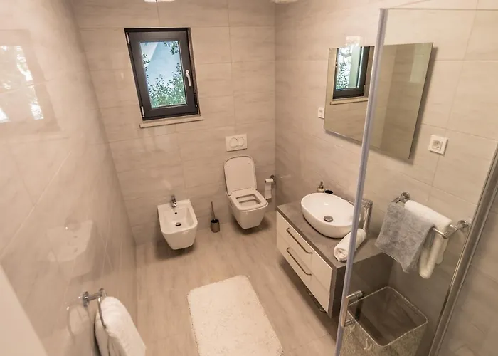 The Boat With Rooftop Pool Villa *