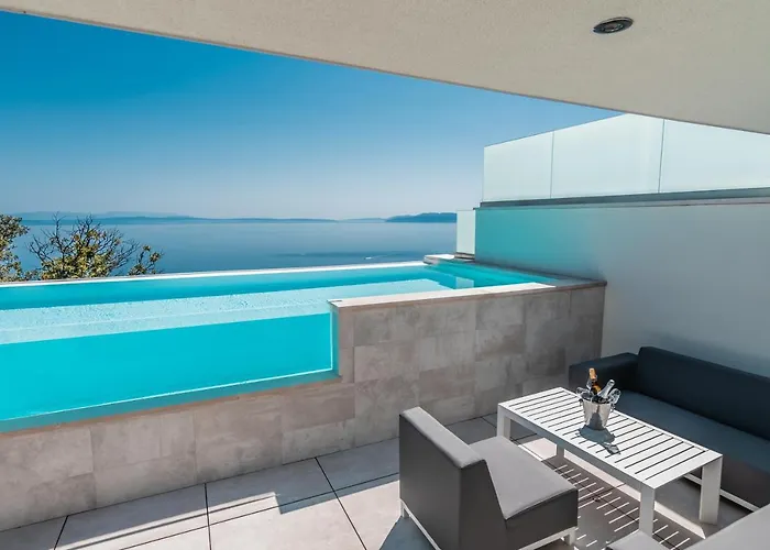 The Boat With Rooftop Pool *
