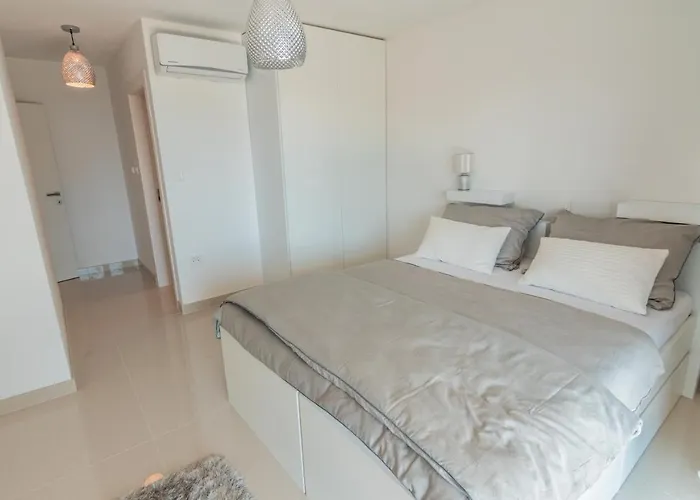Villa The Boat With Rooftop Pool Matulji