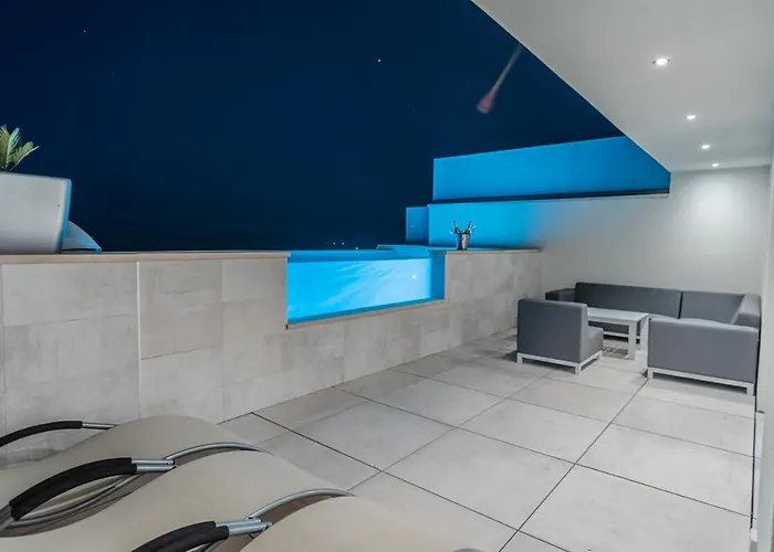 The Boat With Rooftop Pool Villa Matulji
