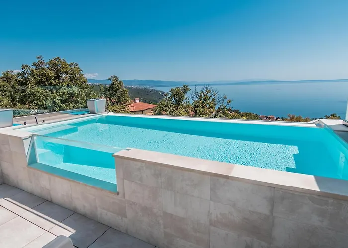 Villa The Boat With Rooftop Pool Matulji