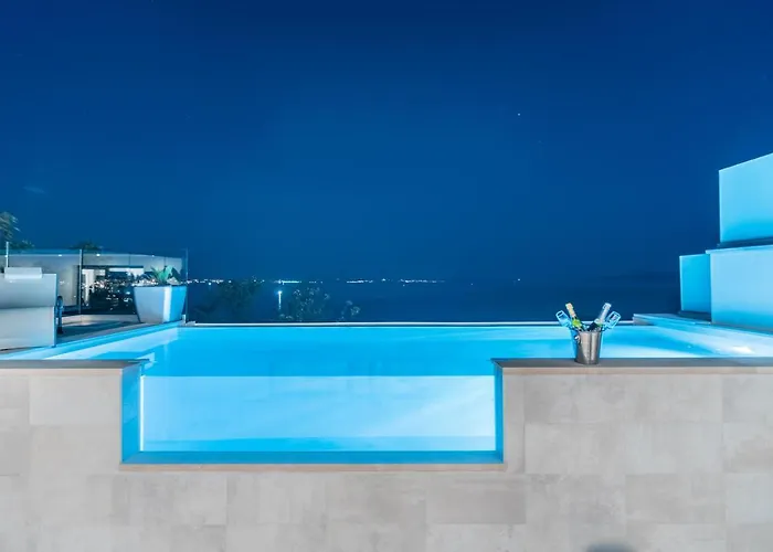 Villa The Boat With Rooftop Pool *