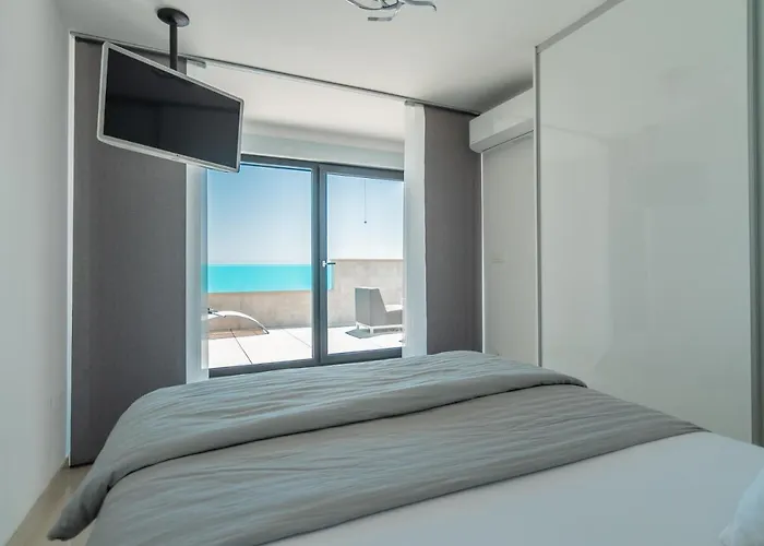 Villa The Boat With Rooftop Pool *